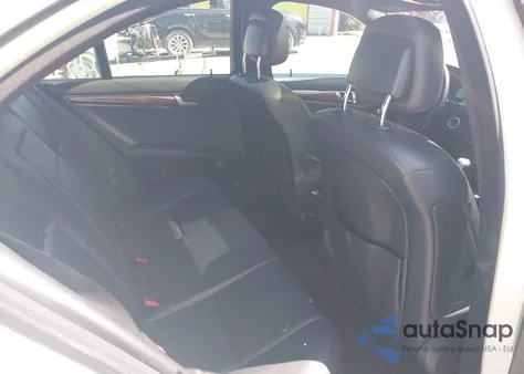 2010 Mercedes-Benz C 300 Luxury/Sport из США, поврежденный, VIN WDDGF5EB2AF477652